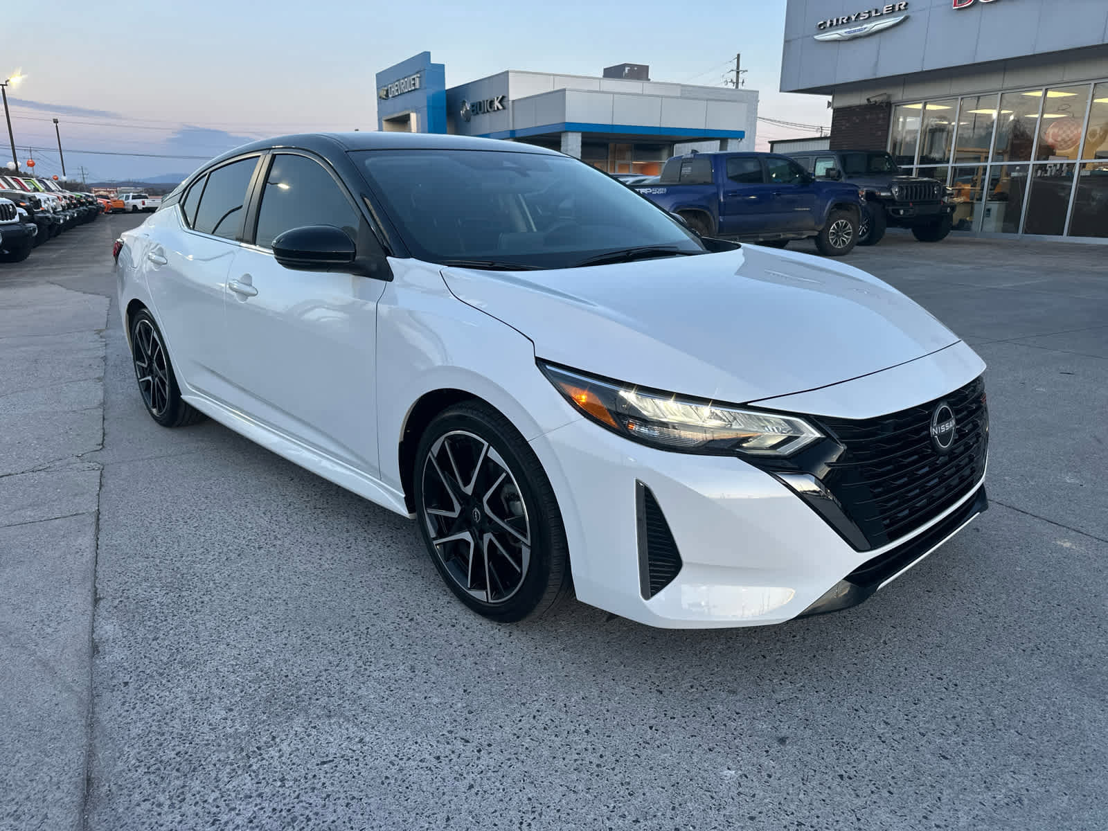 Used 2024 Nissan Sentra SR image 3