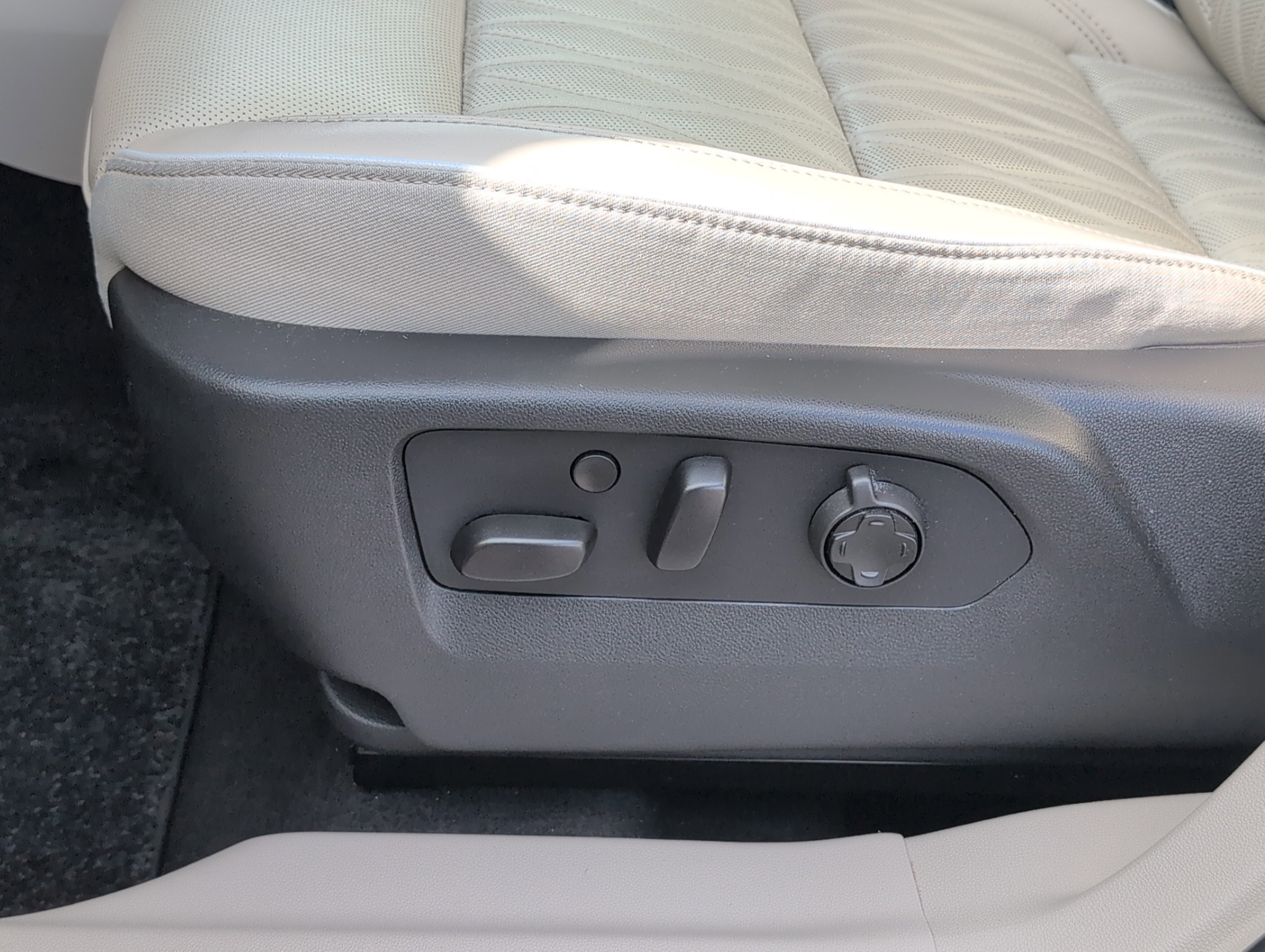 Used 2021 Buick Envision Avenir w/ Technology Package II image 15