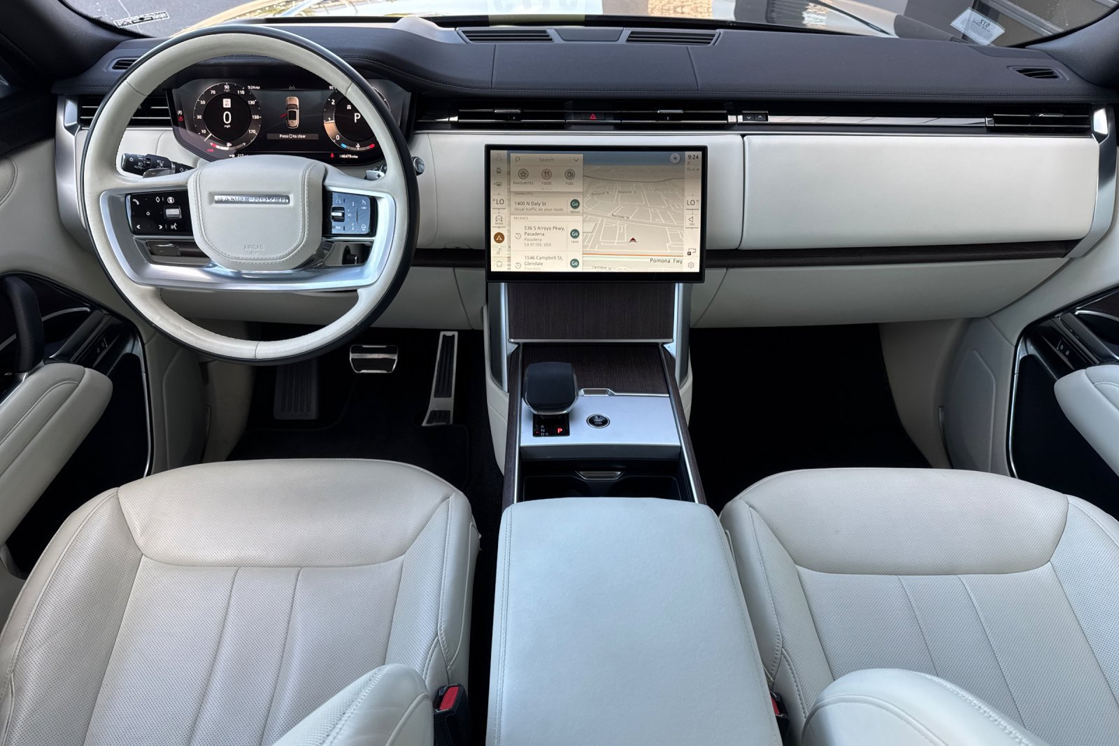 Certified 2025 Land Rover Range Rover SE AWD/4WD image 14