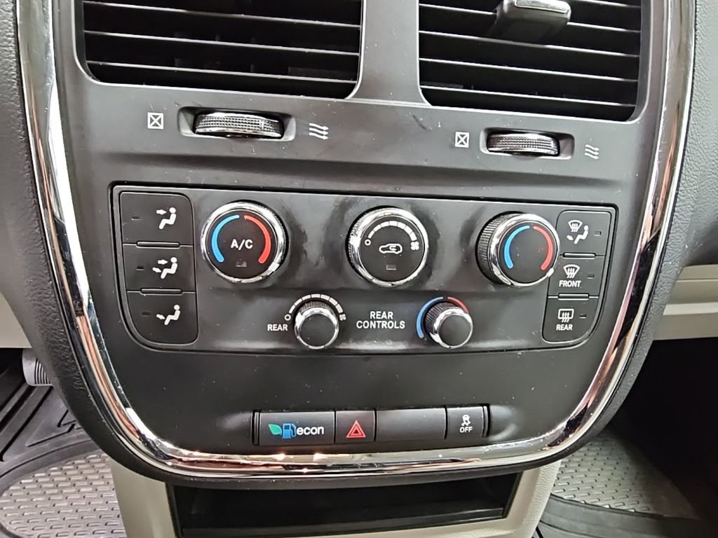 Used 2013 Dodge Grand Caravan SE image 14