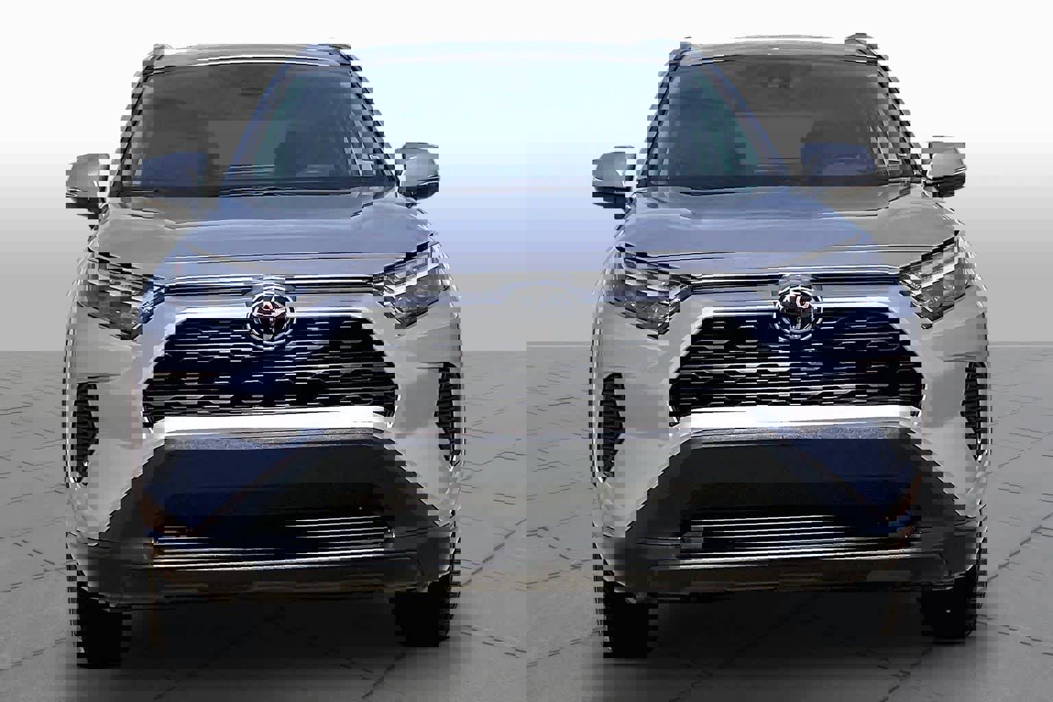 Used 2025 Toyota RAV4 XLE image 5