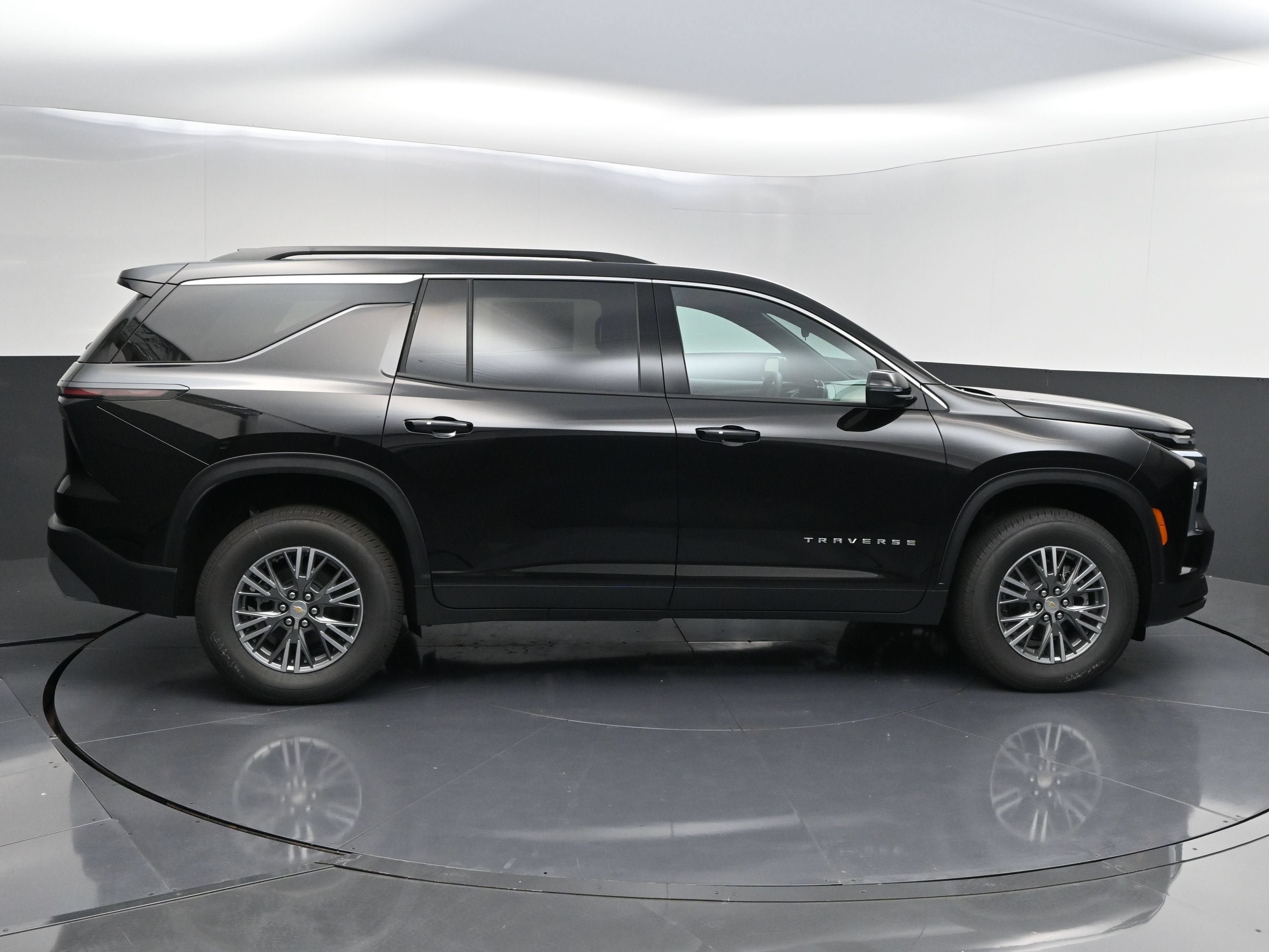 New 2027 Chevrolet Traverse LT FWD image 9