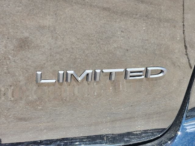 New 2026 Chrysler Pacifica Limited FWD image 8