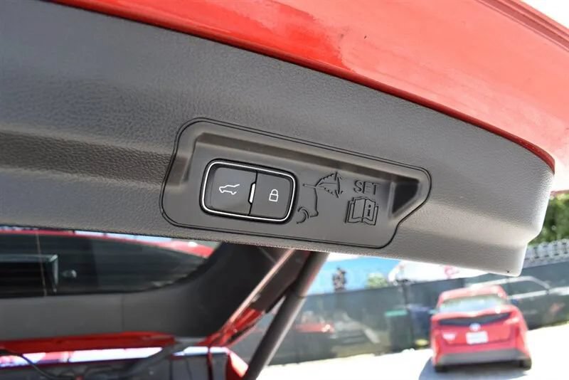 Used 2020 Ford Explorer XLT w/ Equipment Group 202A AWD/4WD image 36