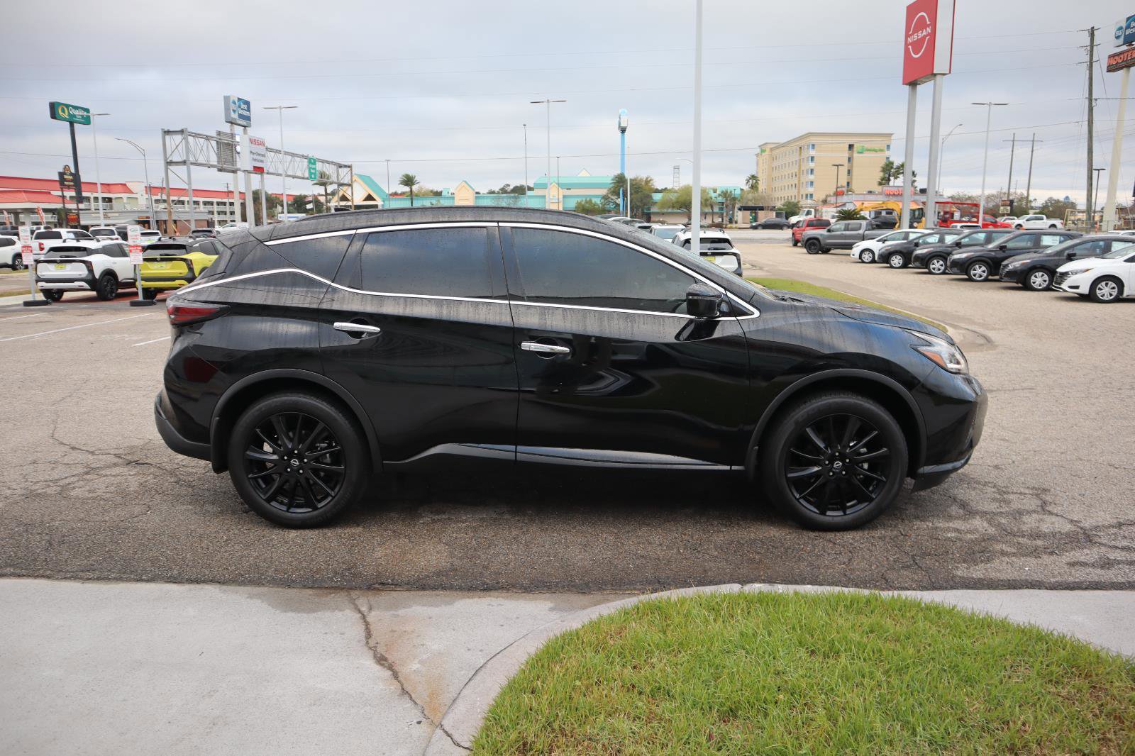 Certified 2024 Nissan Murano SV w/ SV Midnight Edition Package image 12
