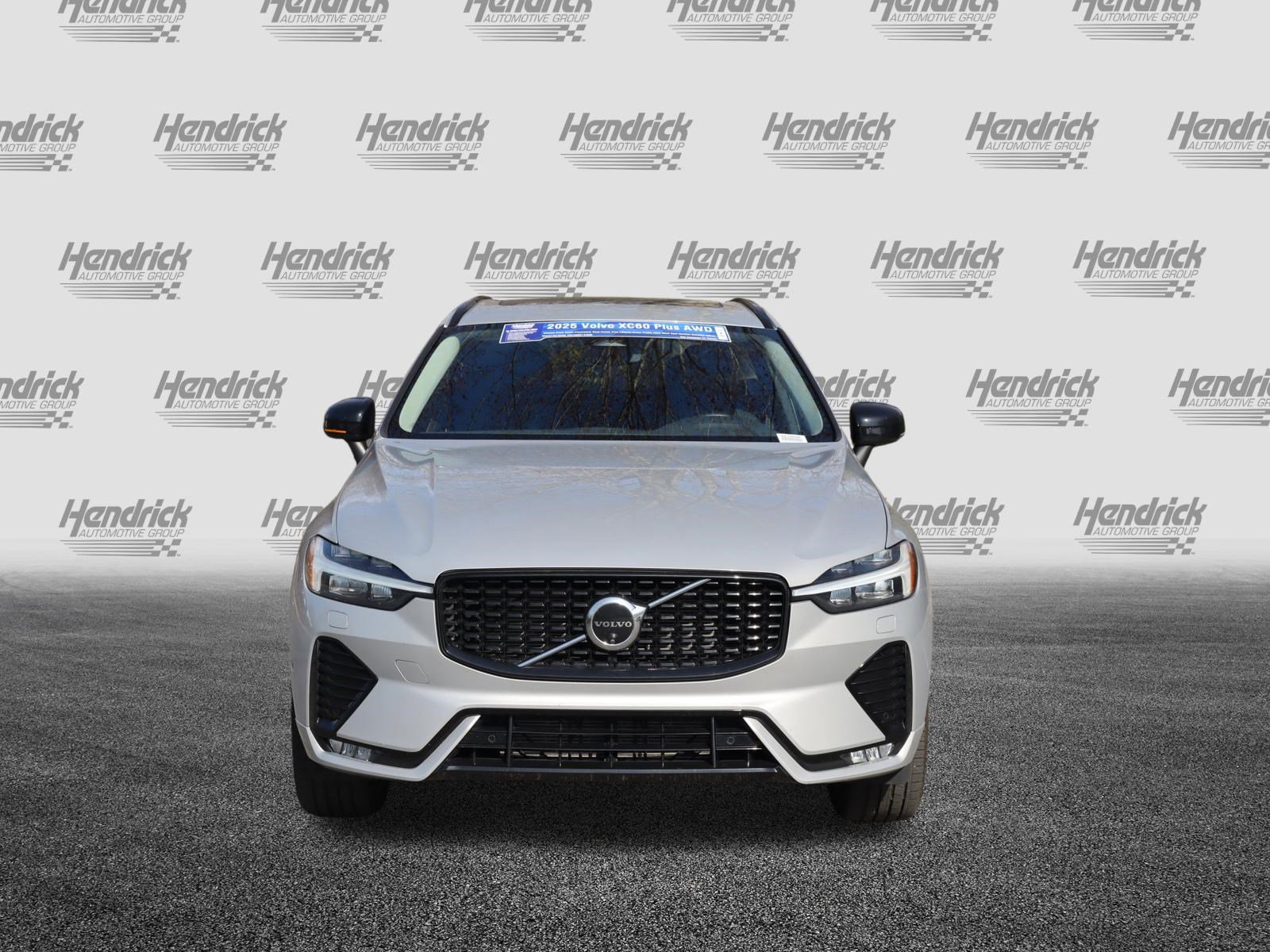 Used 2025 Volvo XC60 B5 Plus image 3
