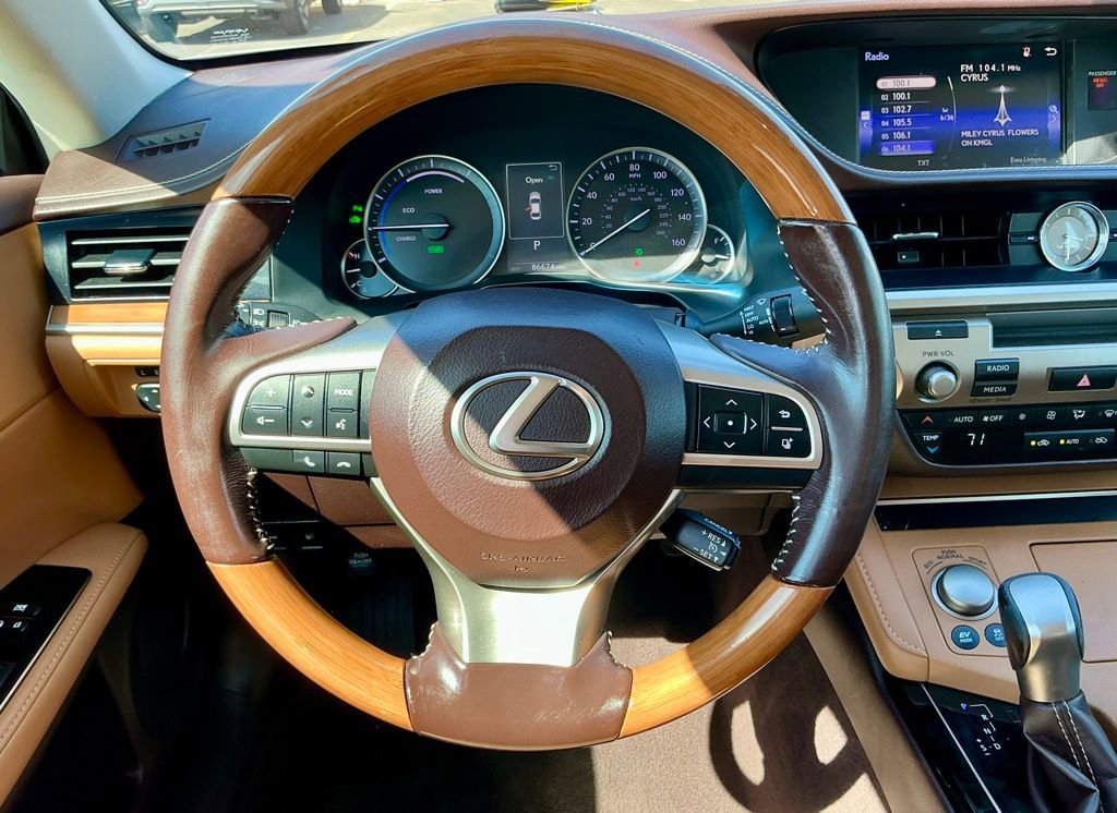 Used 2016 Lexus ES 300h w/ Premium Package w/Wood Trim image 34