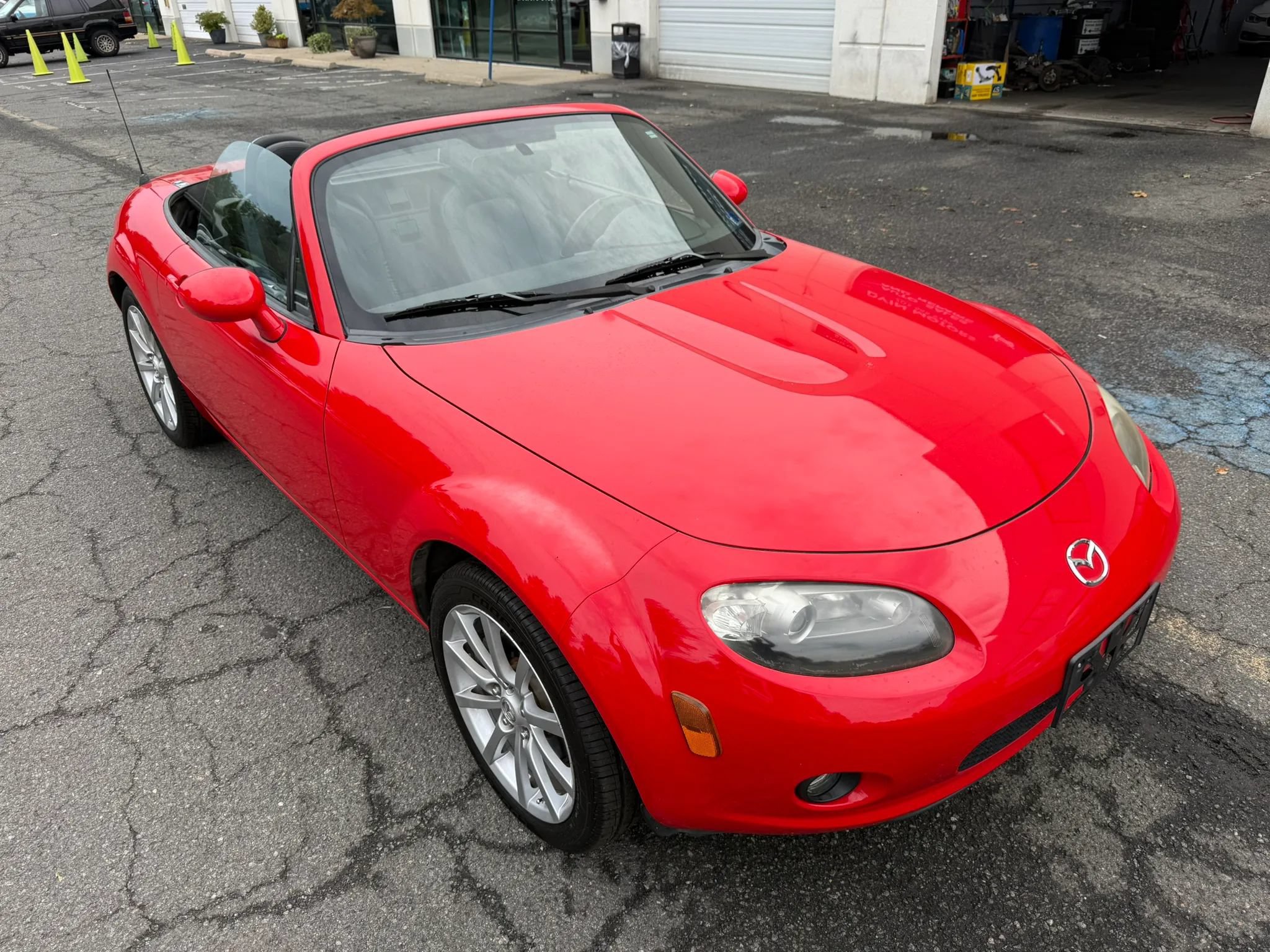 Used 2006 MAZDA MX-5 Miata Grand Touring w/ Premium Pkg RWD image 19