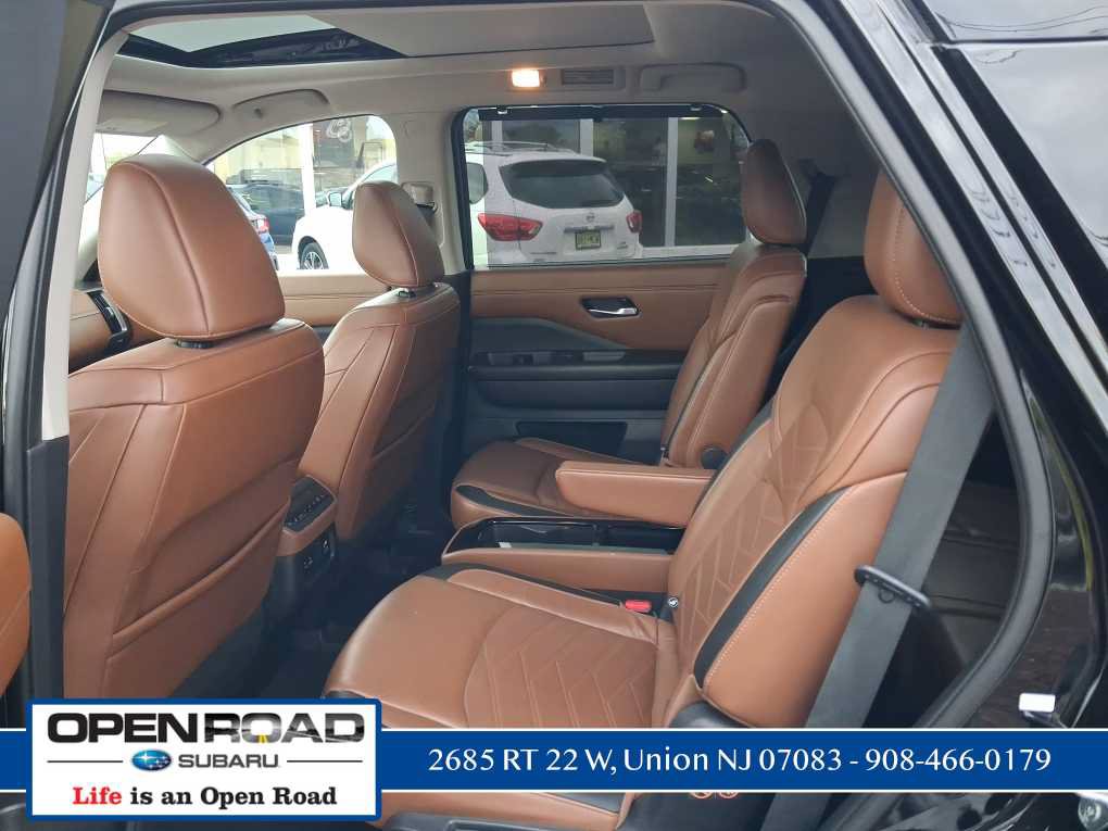 Used 2022 Nissan Pathfinder Platinum w/ Cargo Package AWD/4WD image 21