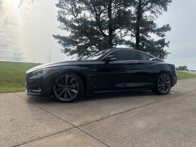 Used 2018 INFINITI Q60 Red Sport 400 w/ Pro Active Package RWD image 6