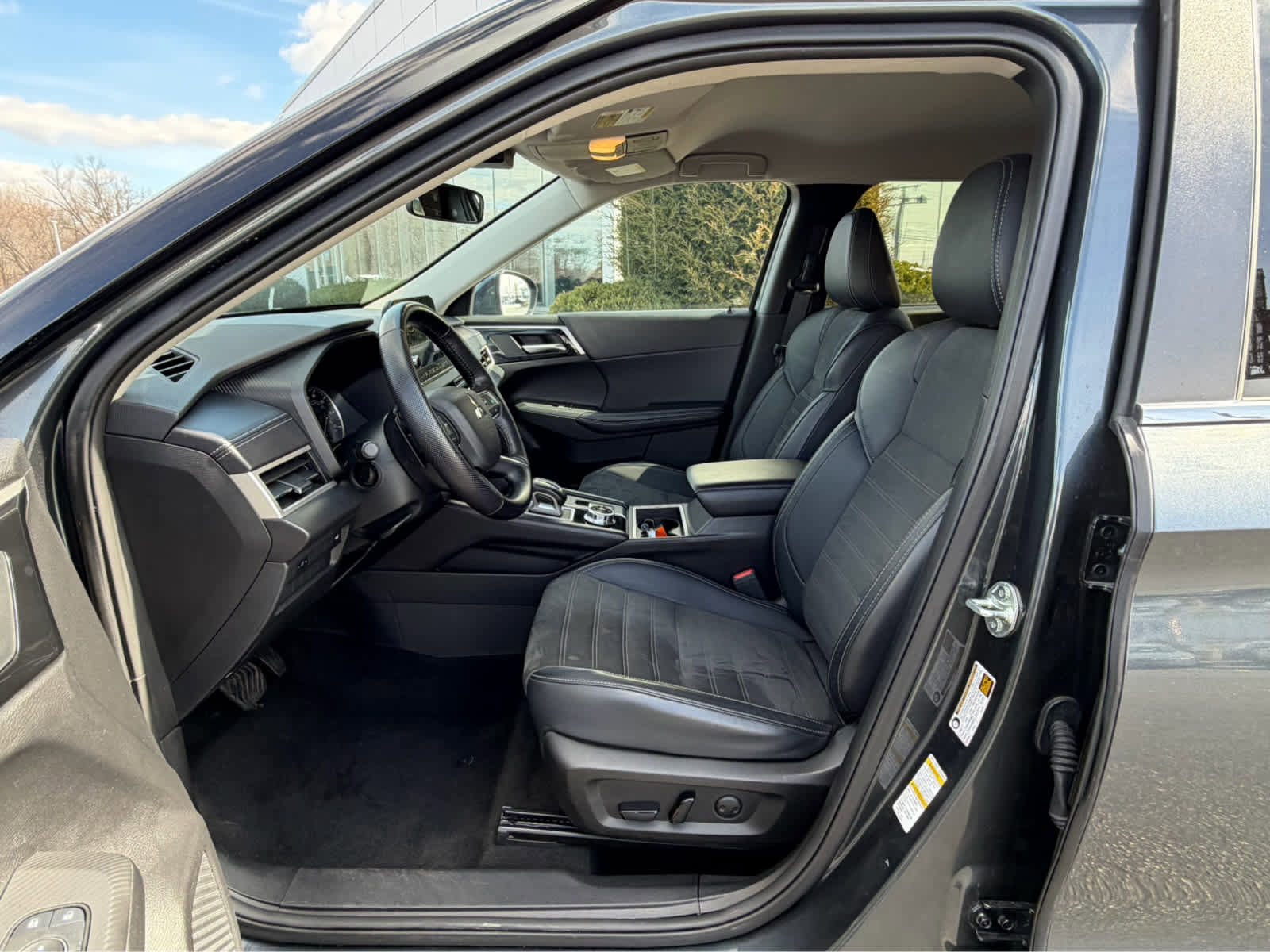 Used 2024 Mitsubishi Outlander SE AWD/4WD image 13