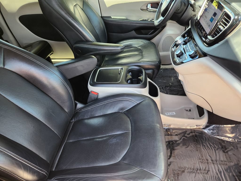 Used 2022 Chrysler Pacifica Touring-L FWD image 5