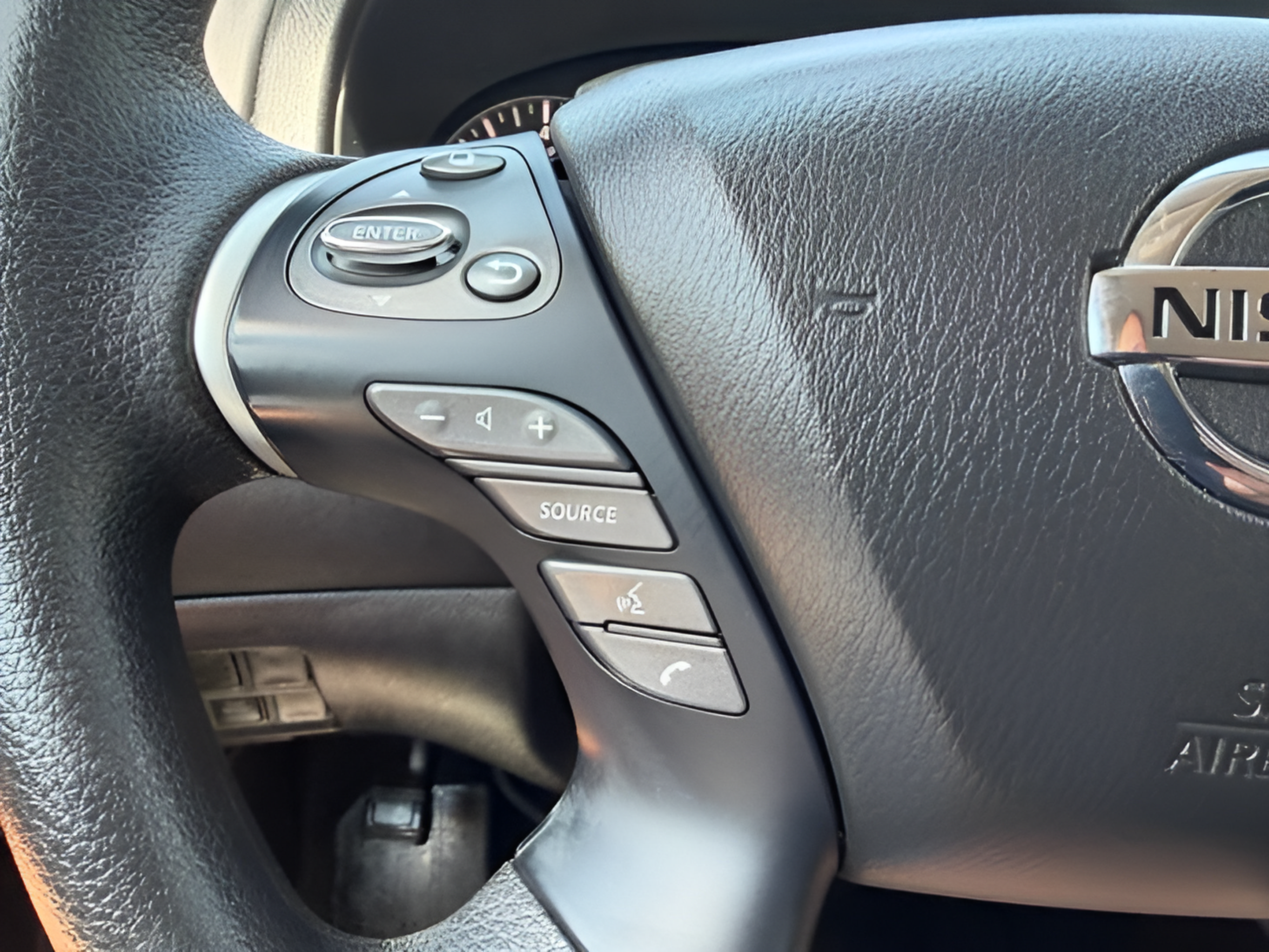 Used 2018 Nissan Pathfinder S AWD/4WD image 13