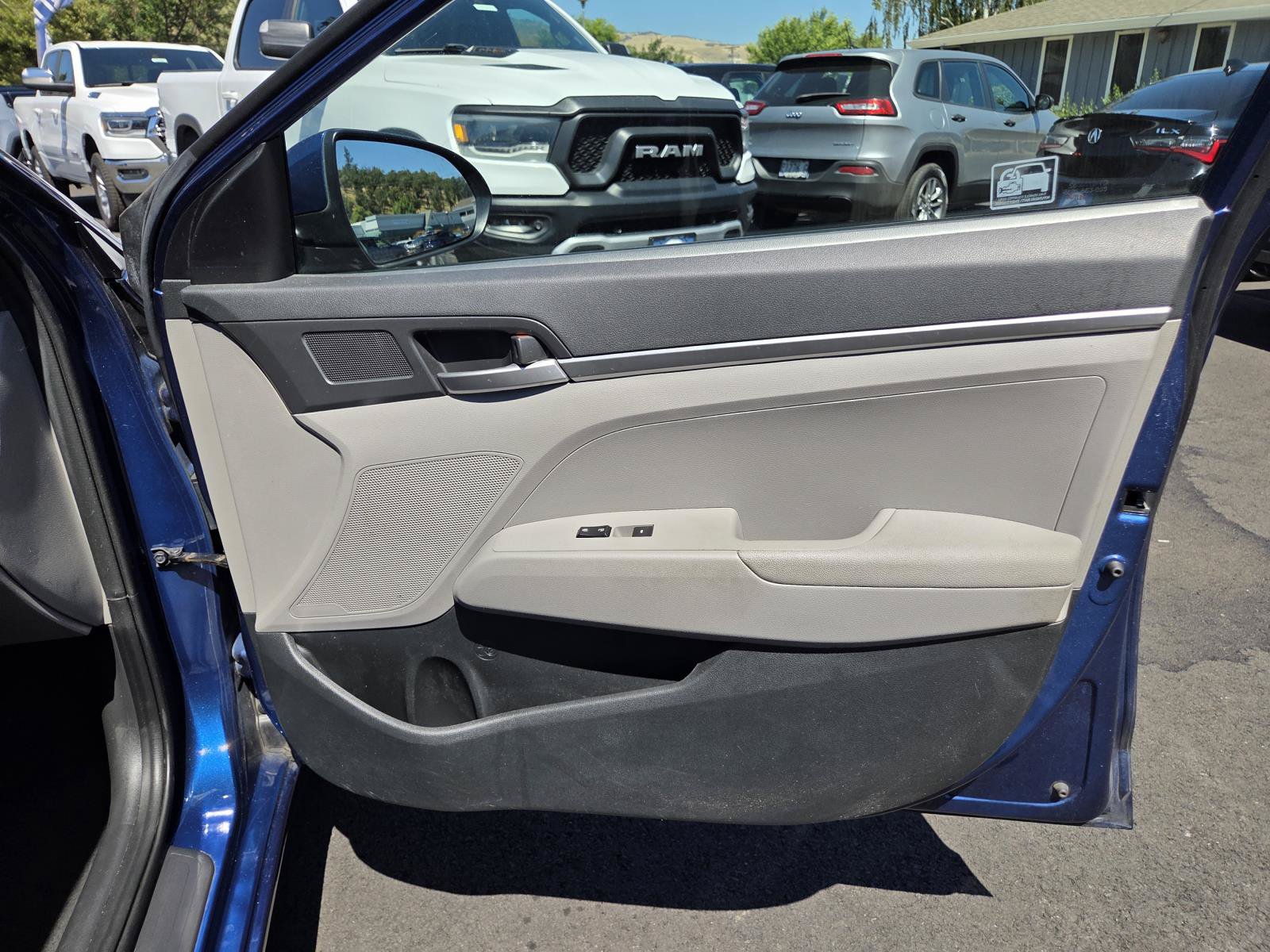 Used 2019 Hyundai Elantra SE FWD image 22