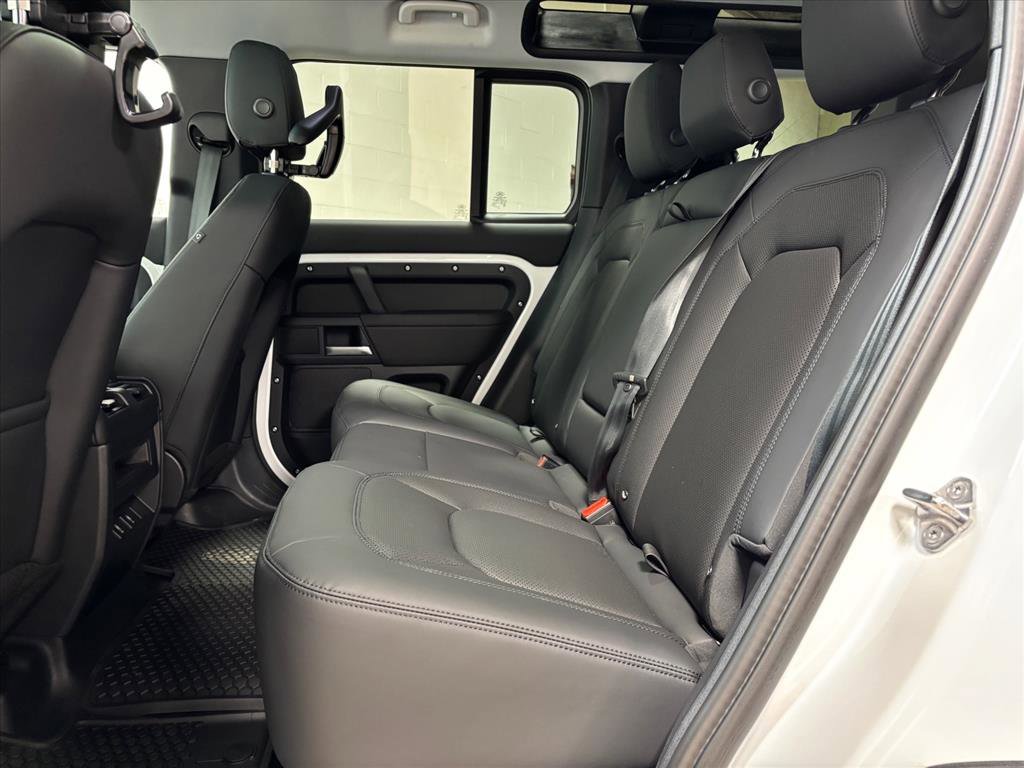 Used 2026 Land Rover Defender 110 S image 30