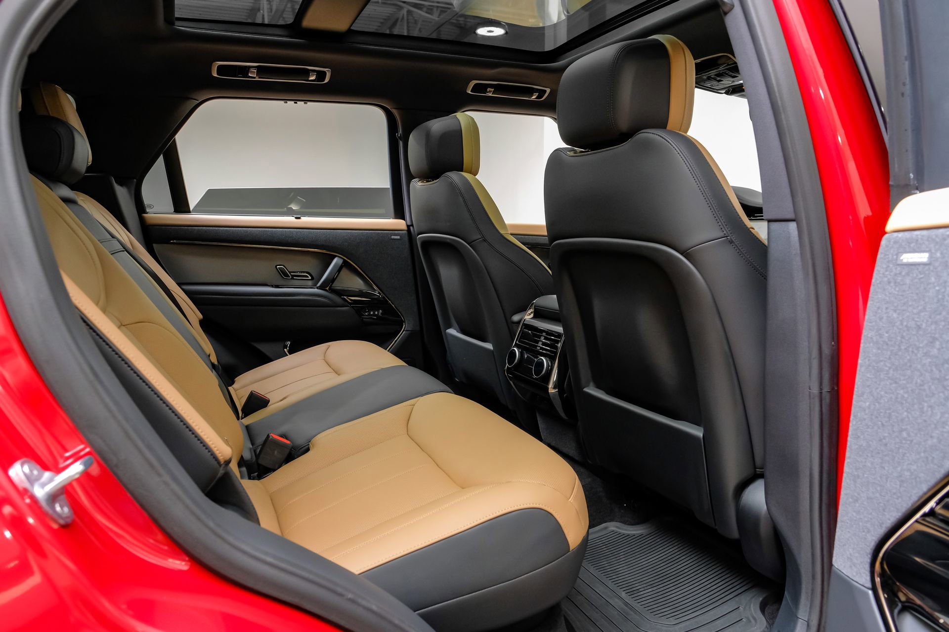 Used 2024 Land Rover Range Rover Sport Dynamic SE image 39