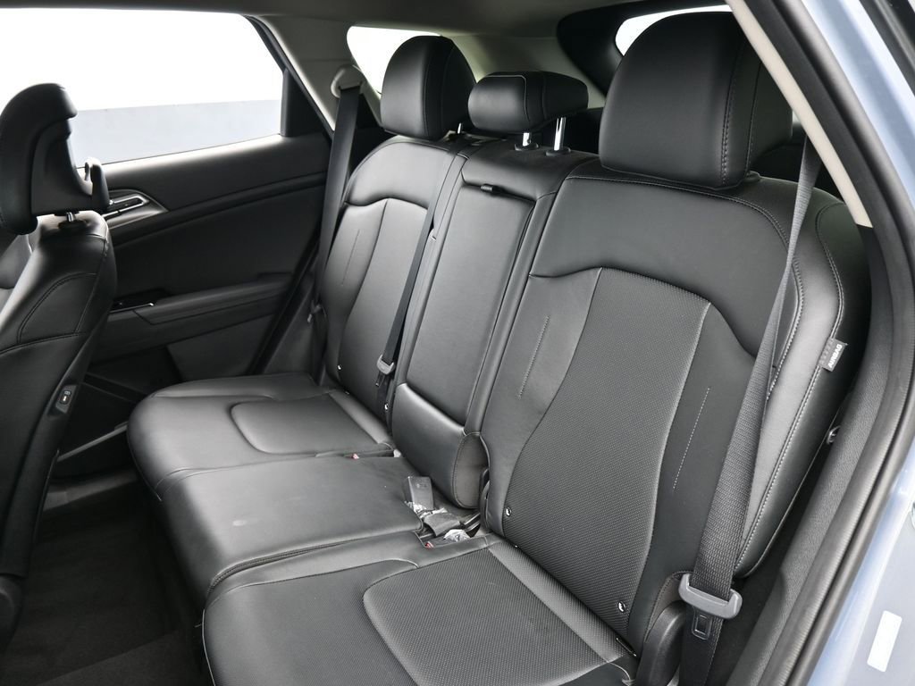 Used 2025 Kia Sportage EX image 39