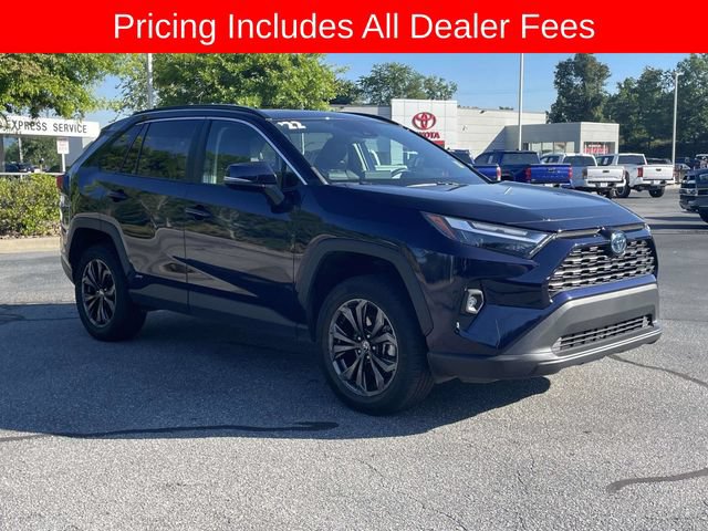 Used 2022 Toyota RAV4 XLE Premium AWD/4WD image 7