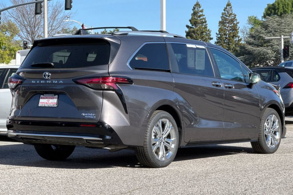 Certified 2023 Toyota Sienna Platinum image 3