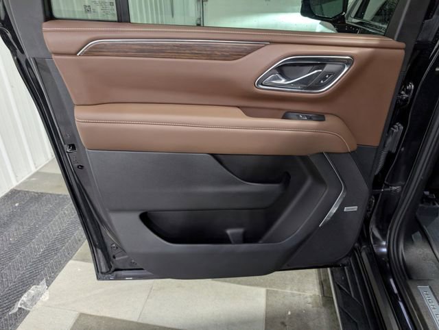 Used 2024 Chevrolet Suburban High Country w/ Max Trailering Package AWD/4WD image 9