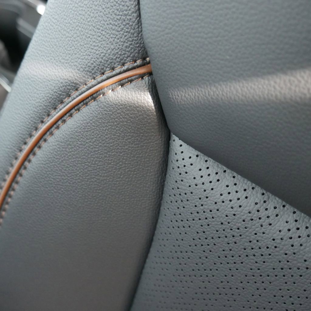 New 2026 Ford F250 Lariat w/ Black Appearance Package image 31