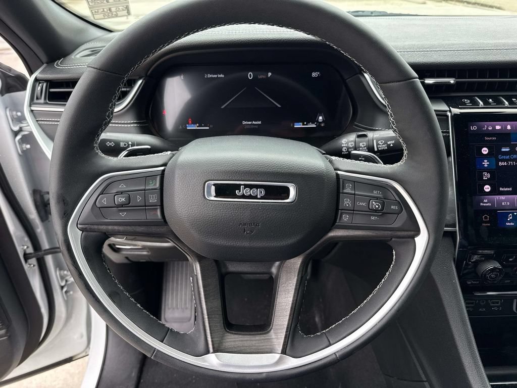 Used 2025 Jeep Grand Cherokee L Limited AWD/4WD image 27