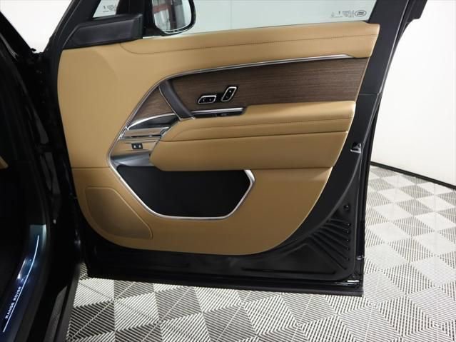 New 2025 Land Rover Range Rover SE image 26