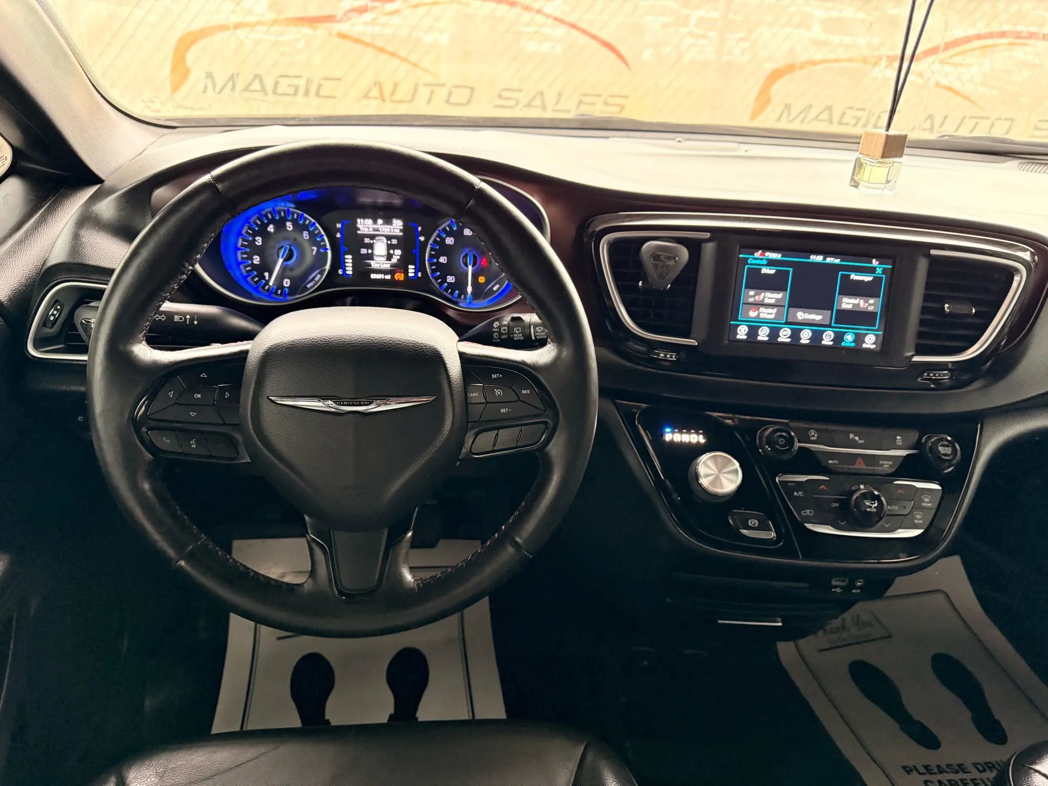 Used 2020 Chrysler Pacifica Touring-L image 31