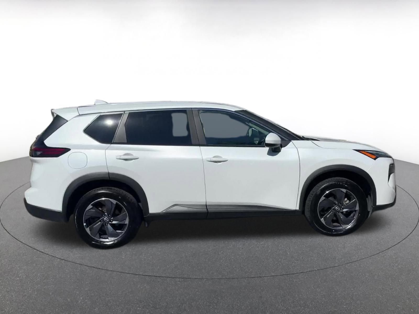Used 2025 Nissan Rogue SV FWD image 16
