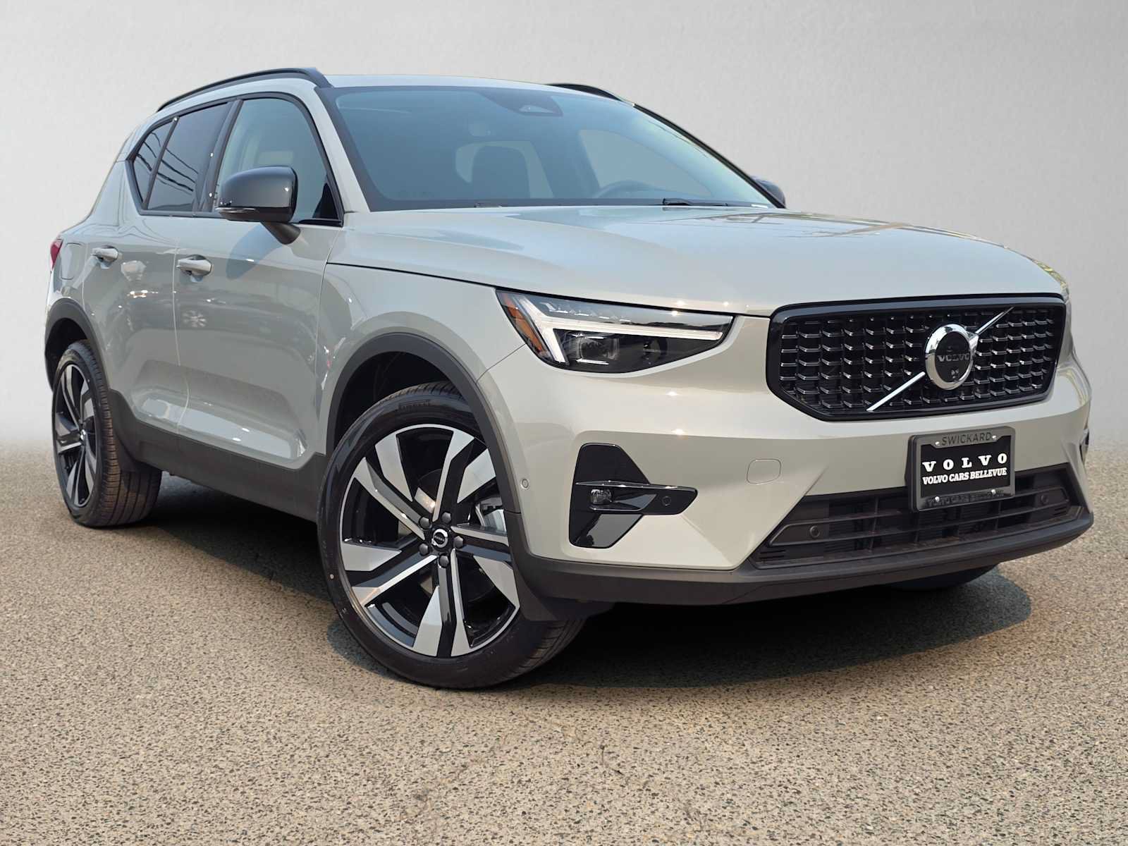 New 2026 Volvo XC40 B5 Ultra w/ Protection Package Premier