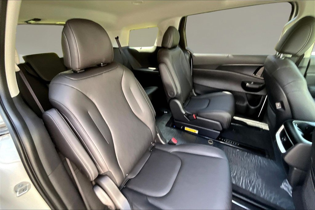 New 2027 Kia Carnival EX FWD image 10