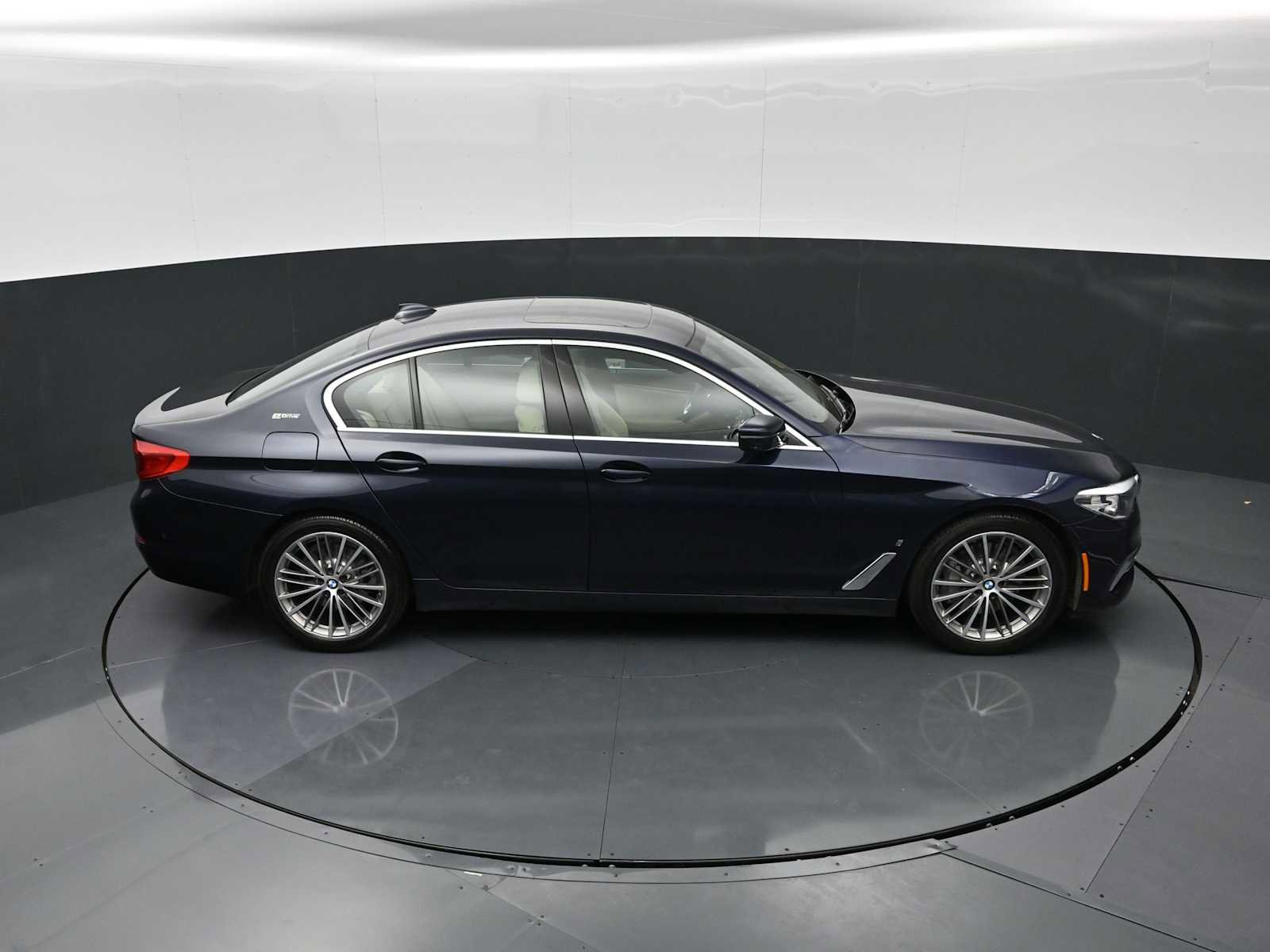 Used 2019 BMW 530e w/ Luxury Package RWD image 20