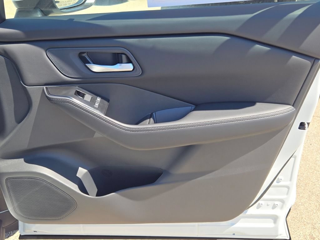 New 2026 Nissan Rogue SV AWD/4WD image 7