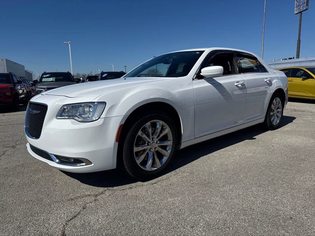 Used 2021 Chrysler 300 Touring w/ Driver Convenience Group video 2