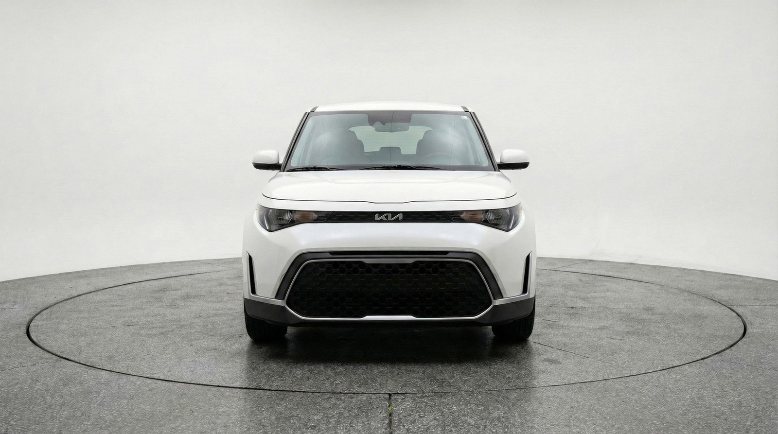 Used 2025 Kia Soul LX w/ LX Technology Package image 2