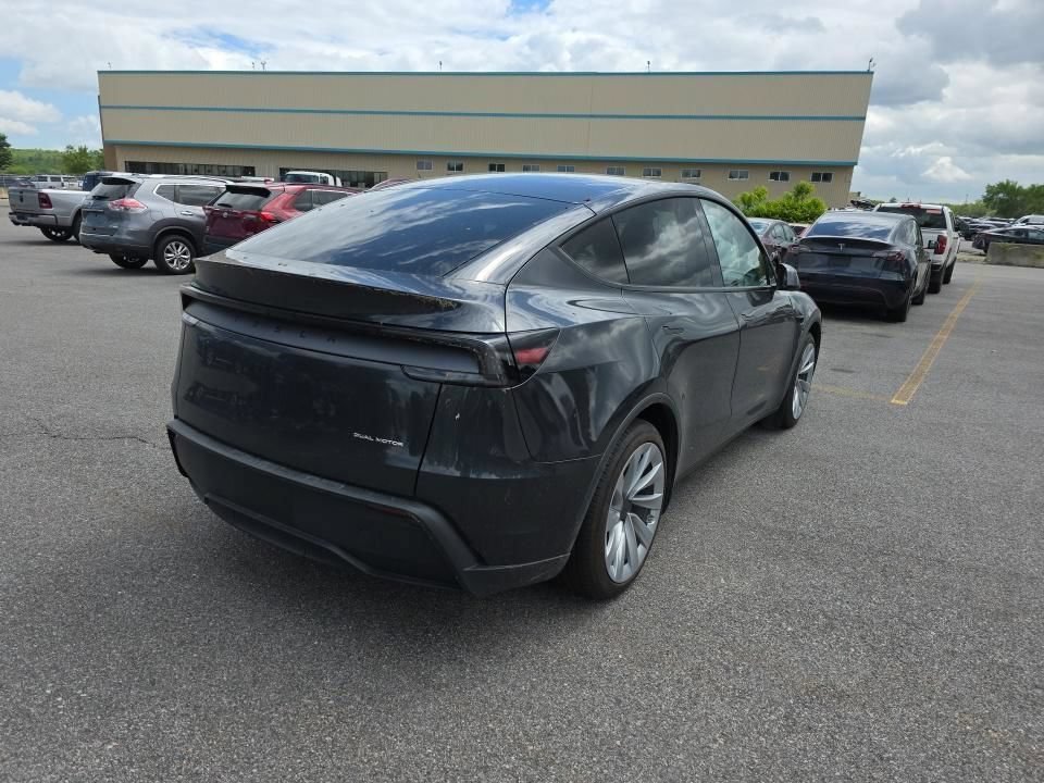 Used 2026 Tesla Model Y AWD image 6