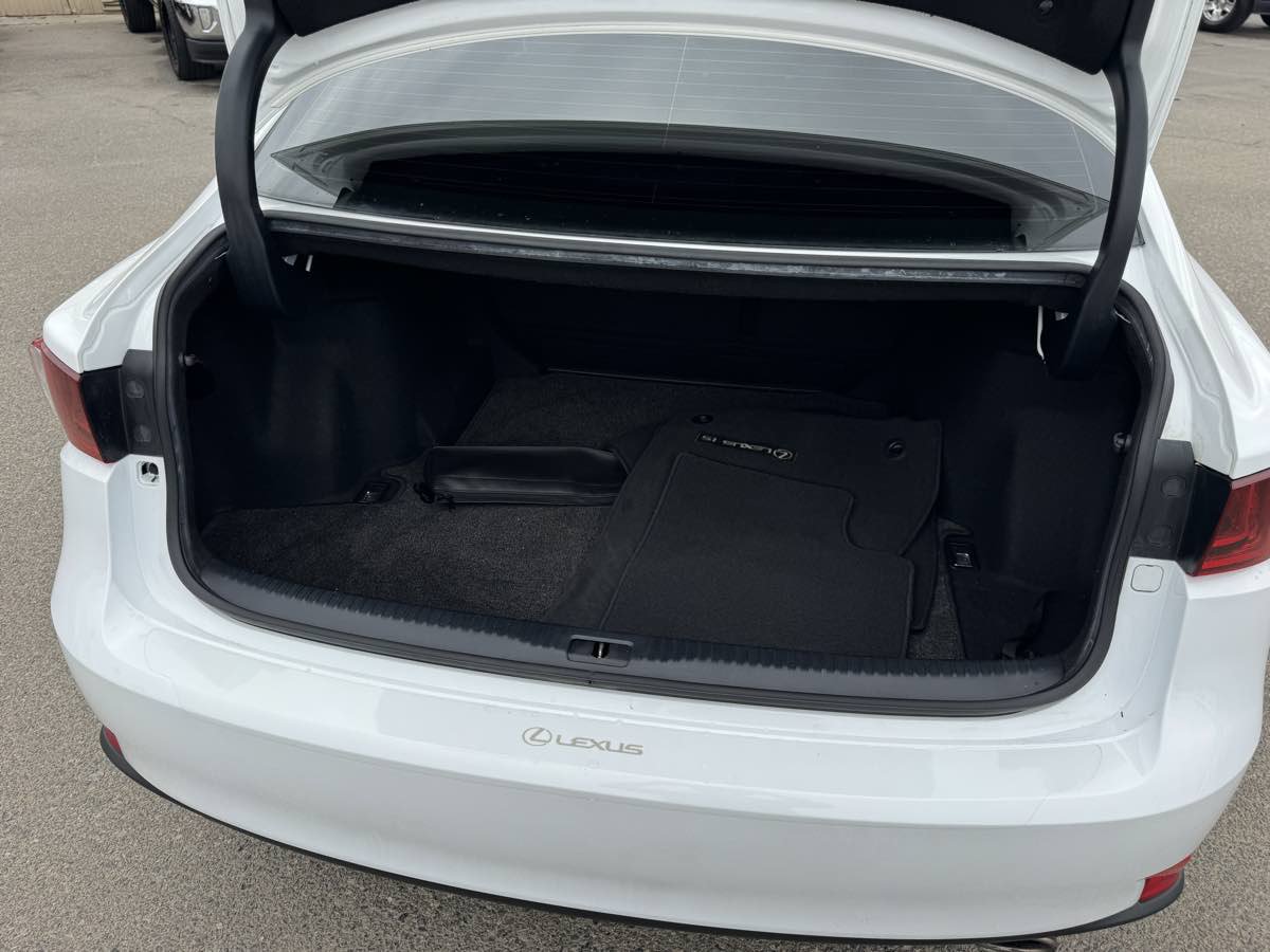 Used 2016 Lexus IS 200t w/ F Sport Package RWD image 19