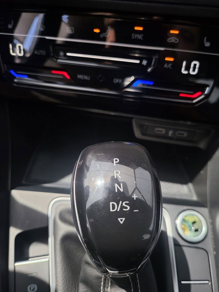 Used 2025 Volkswagen Jetta Sport image 6