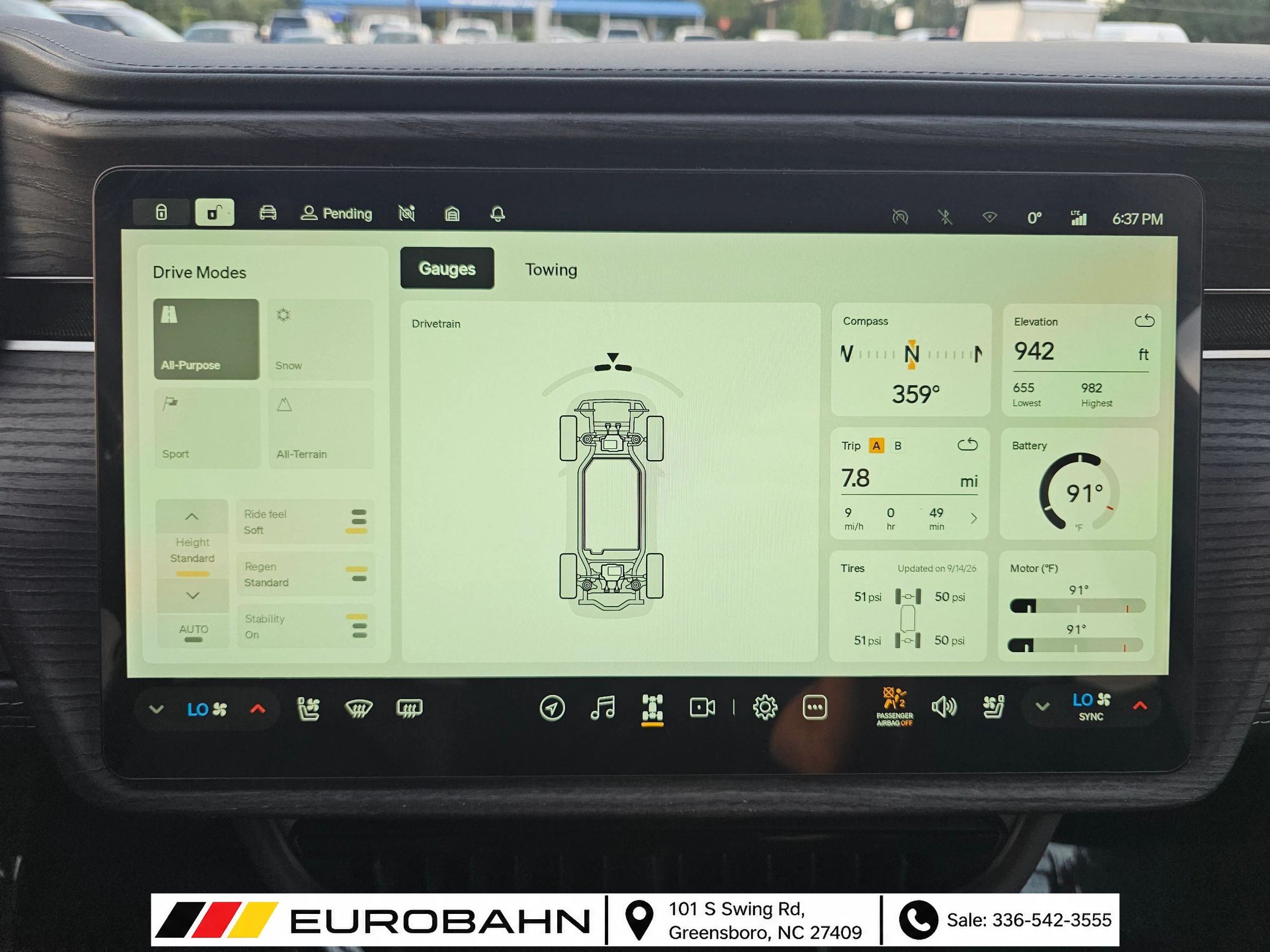Used 2025 Rivian R1S Adventure Dual AWD/4WD image 20