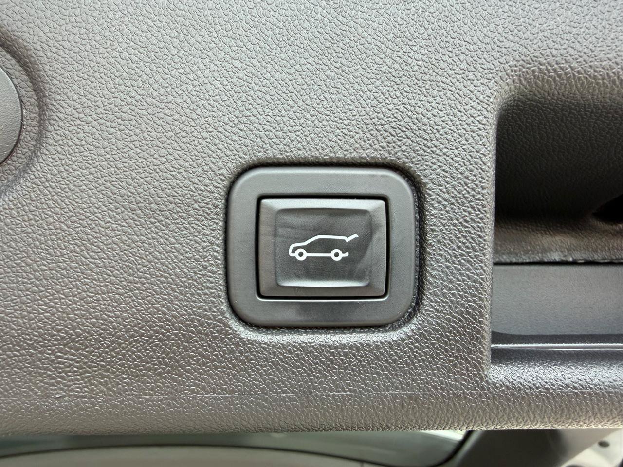 Used 2024 Chevrolet Equinox LT w/ LPO, Floor Liner Package FWD image 7