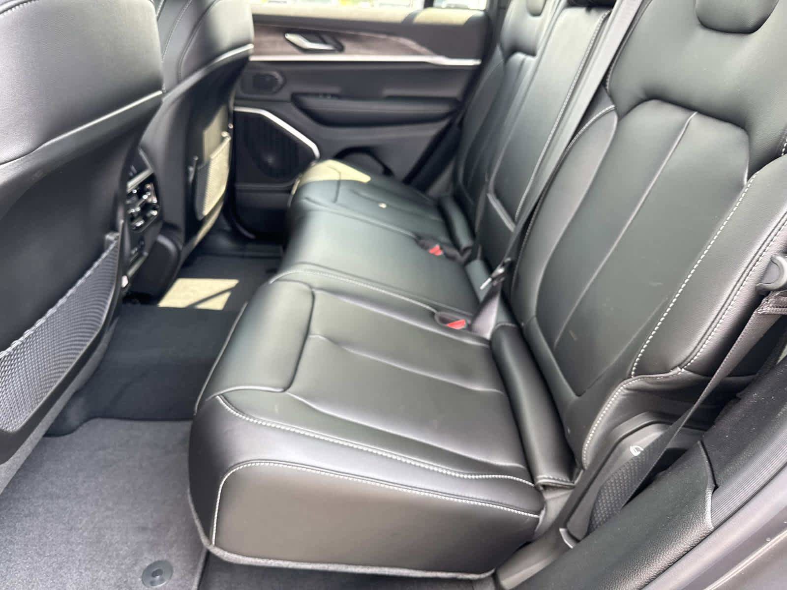 New 2026 Jeep Grand Cherokee Limited w/ Limited Altitude Package RWD image 8