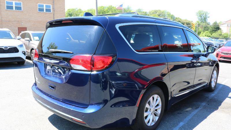 Used 2018 Chrysler Pacifica Touring-L FWD image 8