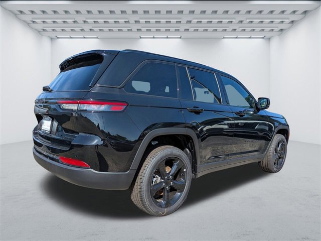 New 2025 Jeep Grand Cherokee Limited w/ Black Appearance Package image 4