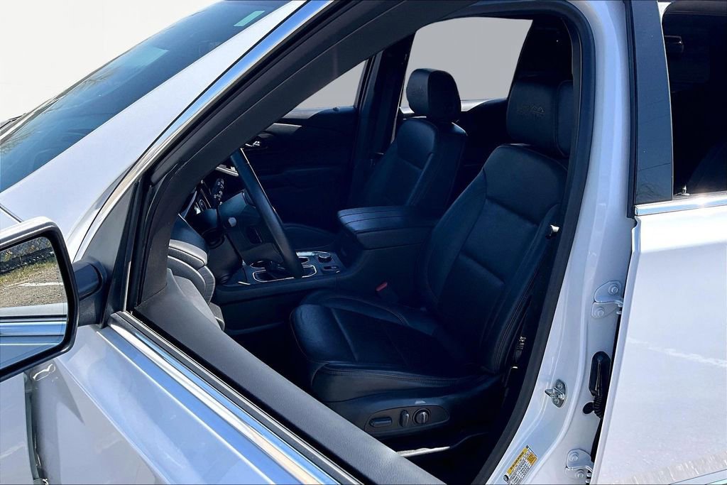 Used 2023 Chevrolet Traverse High Country image 25