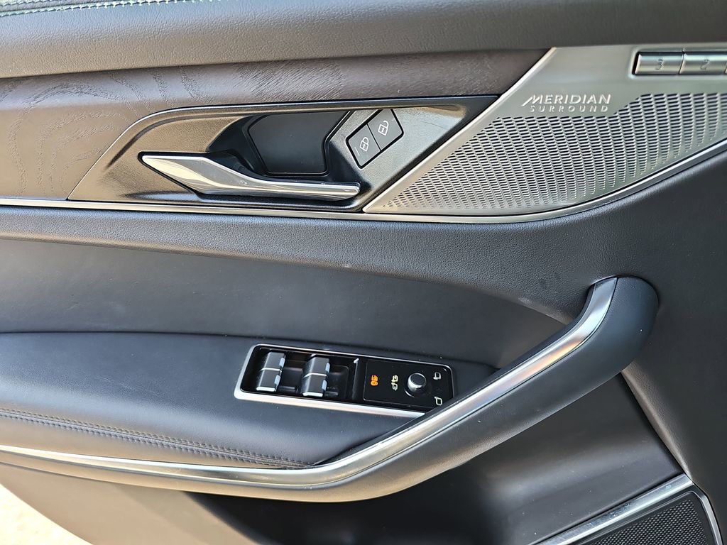 Used 2023 Jaguar F-PACE S image 32