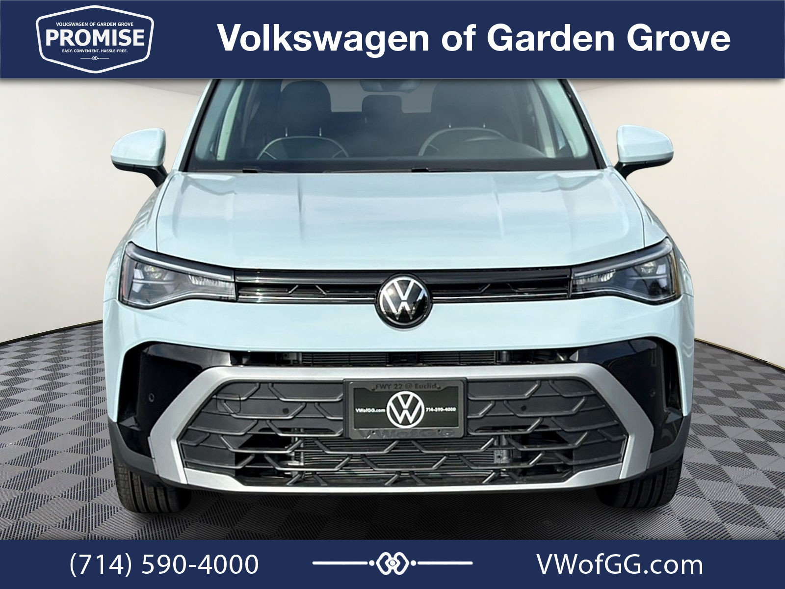 New 2027 Volkswagen Taos SE FWD image 3