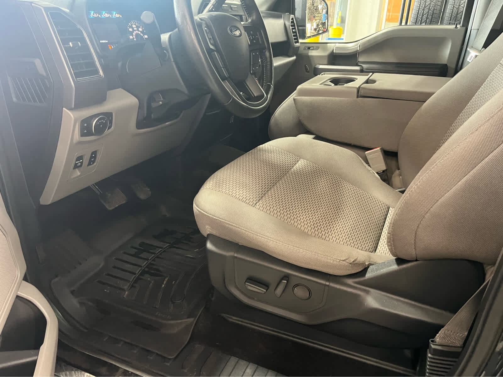 Used 2020 Ford F150 XLT w/ Equipment Group 302A Luxury AWD/4WD image 13