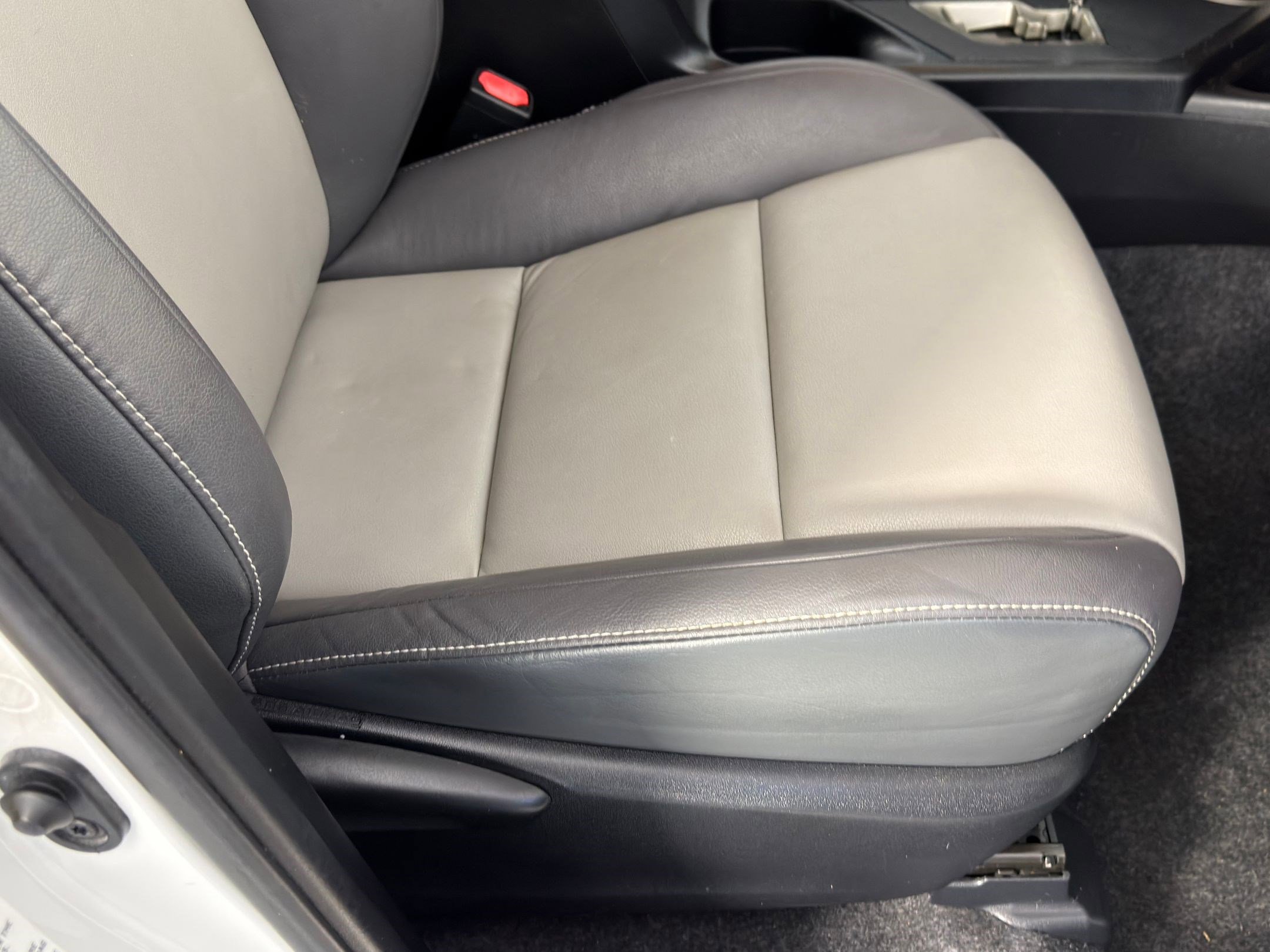 Used 2014 Toyota RAV4 Limited image 11