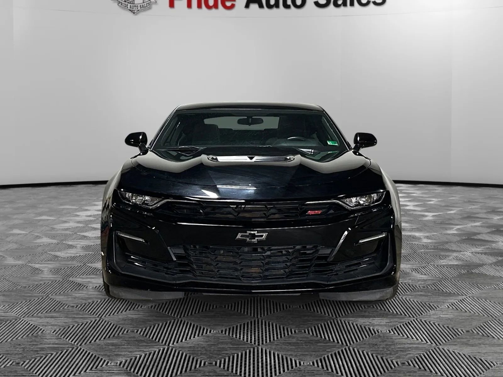 Used 2019 Chevrolet Camaro SS RWD image 2