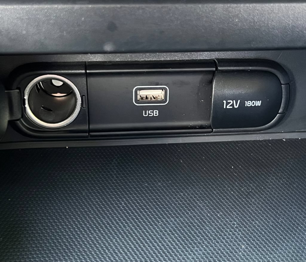 Used 2025 Kia Soul LX w/ LX Technology Package FWD image 29